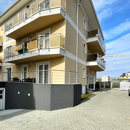 Bella Vista With Balcony Lägenhet